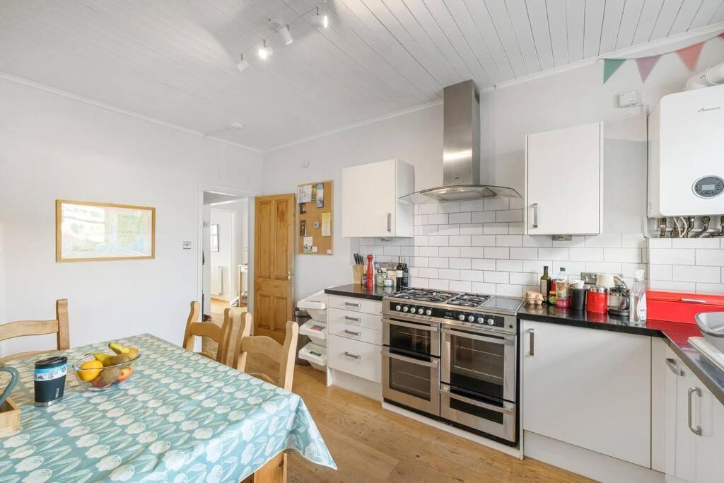 Manacles - Spacious Flat Near Beach With Sea Views & Parking Falmouth Exteriör bild