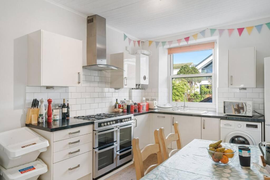 Manacles - Spacious Flat Near Beach With Sea Views & Parking Falmouth Exteriör bild